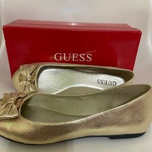 GUESS golden flats with bow